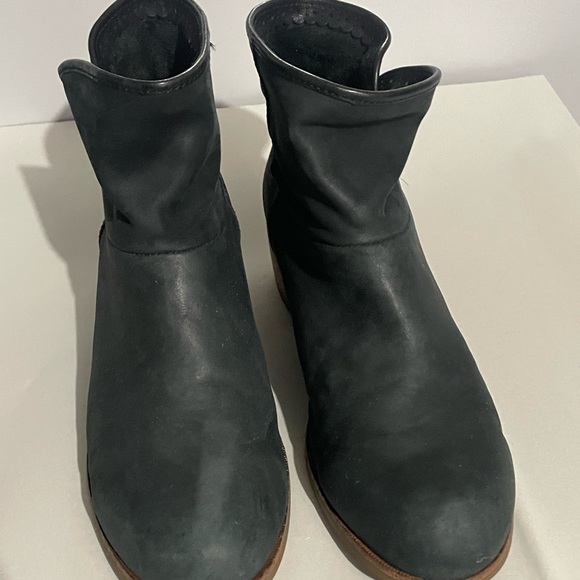 UGG AUSTRALIA DARLING S/N 1005898 DARK GRAY LEATHER CHUNKY HEEL BOOTS Size 8.5 - Picture 5 of 15